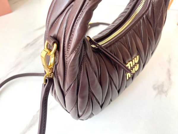 スーパーコピーブランドバッグ素材ディテール